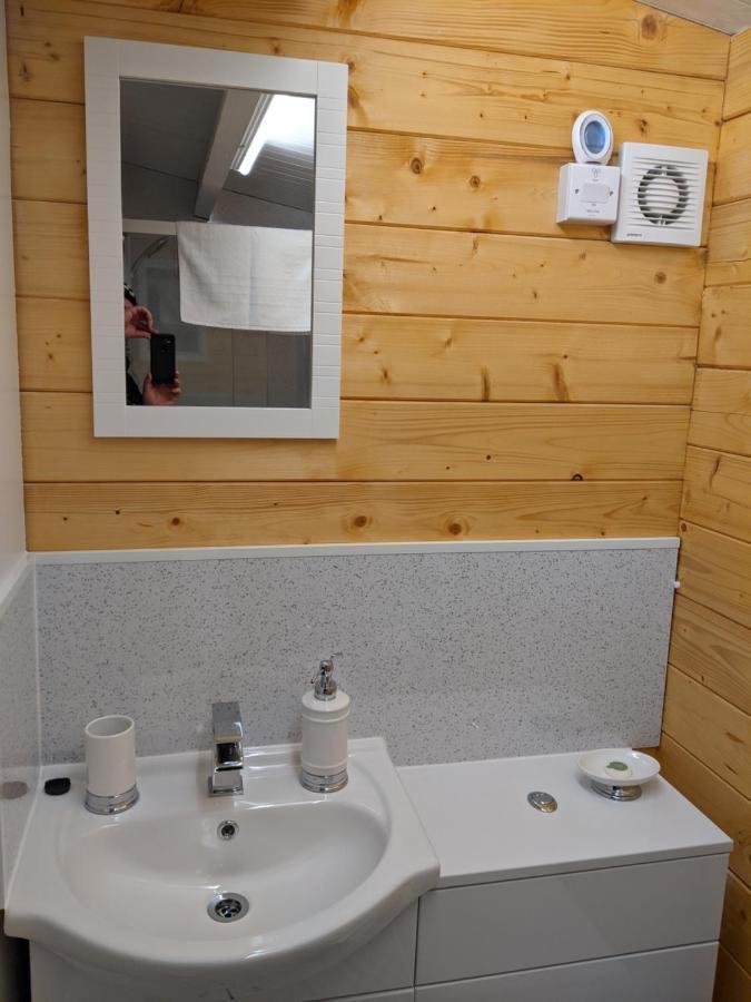 Foxhill Lodges Canterbury Exterior photo